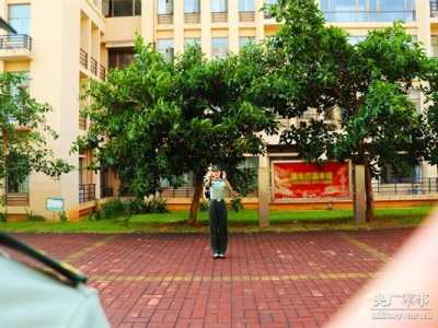 差点因脸型被淘汰，这名女兵不服输的样子真美！